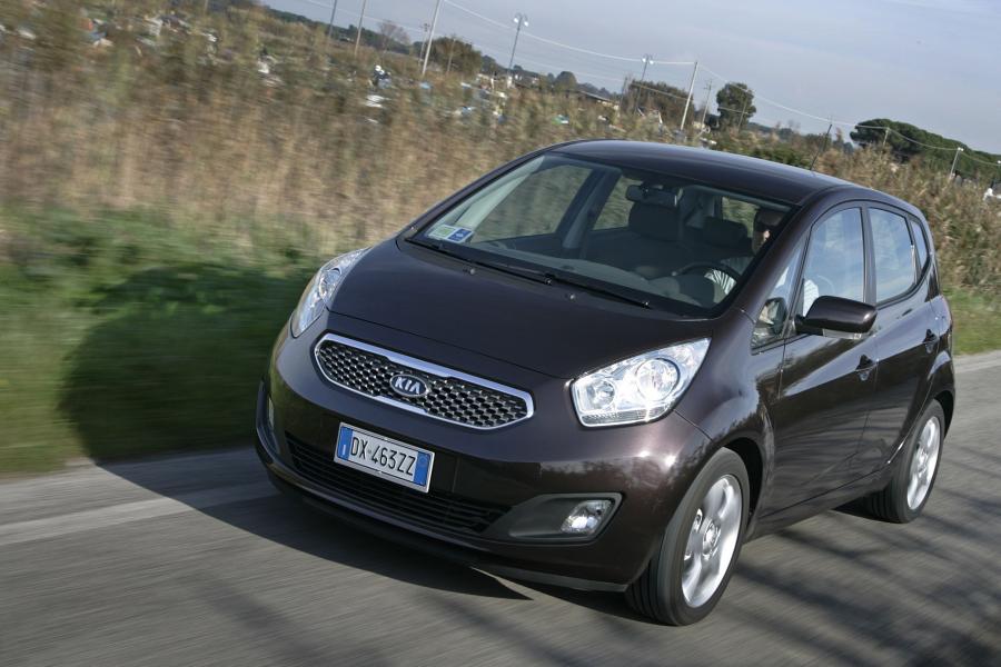  Kia Venga 2010 года  (фото 35 из 199)